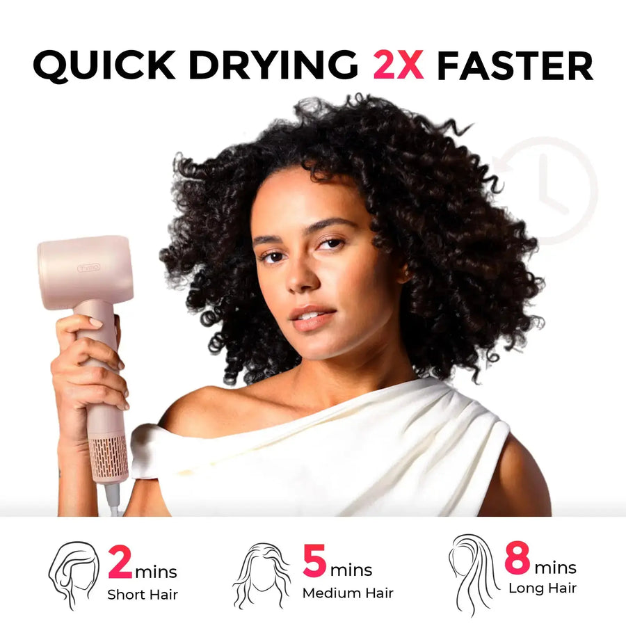 Curly-haired model using TYMO AIRHYPE COMPACT, a dyson alternative hair dryer for curly hair, achieving fast drying.